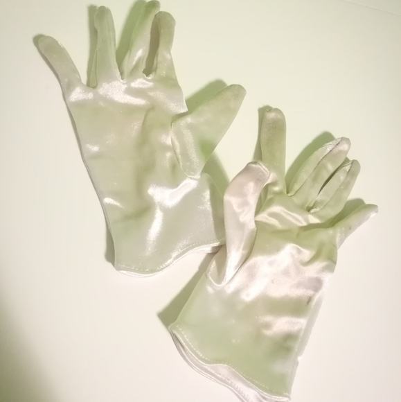 FREE Kids Medium White Costume Gloves - Picture 2 of 4